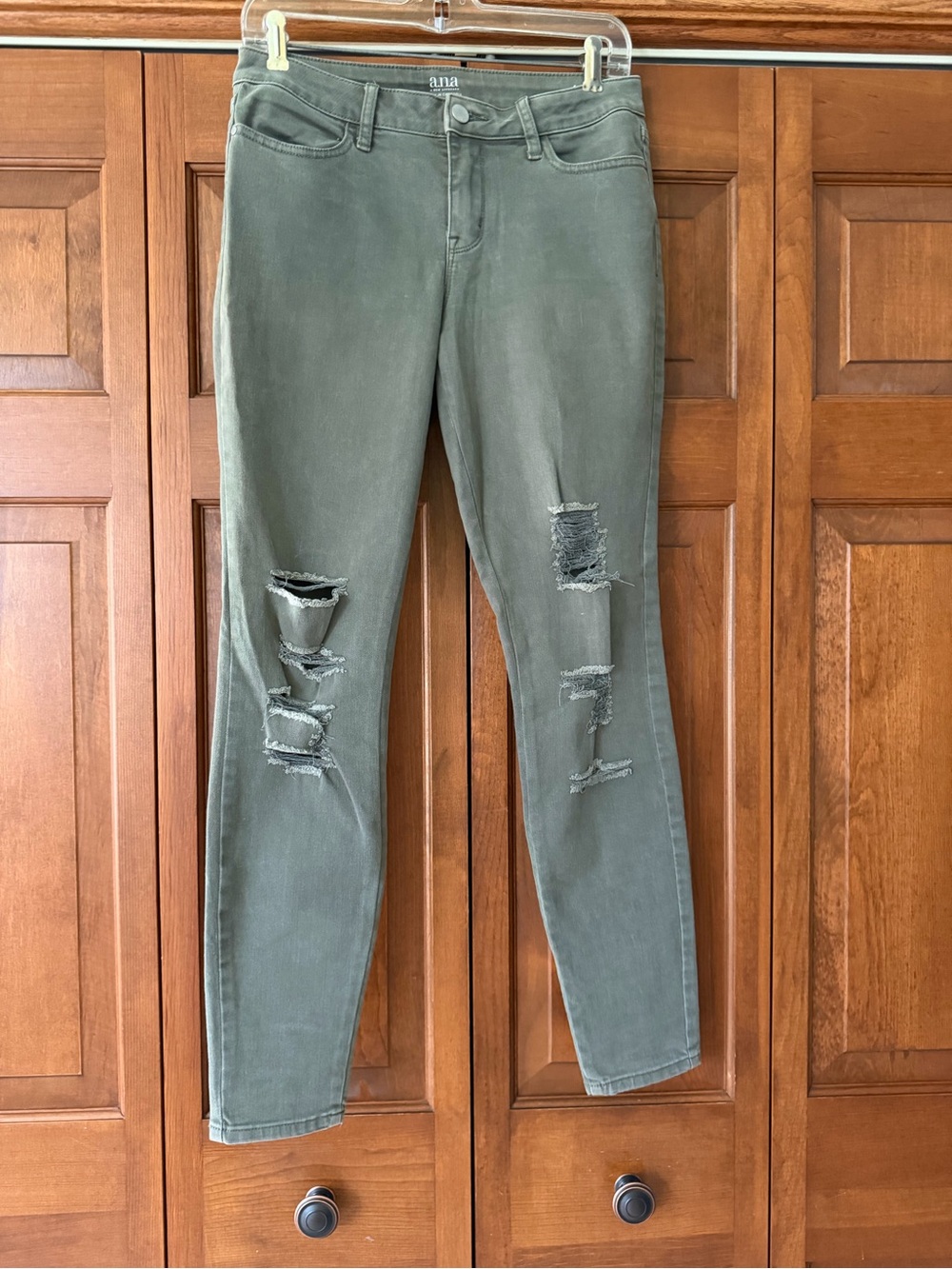 a.n.a Olive High-Rise Casual Jeans - Size 4 - Picture 6 of 6